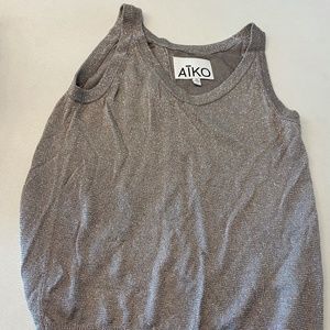 AIKO Top